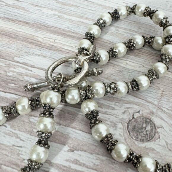 Silver And Faux Pearl Classy Minimalist Toggle Closure Collar Necklace 16” - Picture 9 of 11